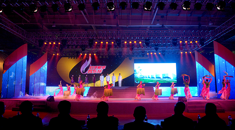 舞臺(tái)藝術(shù)表現(xiàn)